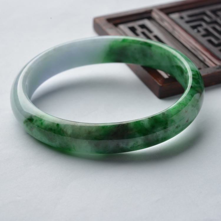 (超值推荐)糯冰种廯加绿略带紫罗兰贵妃镯(53.3mm-45.2mm)