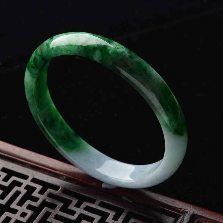 (超值推荐)糯冰种廯加绿略带紫罗兰贵妃镯(53.3mm-45.2mm)
