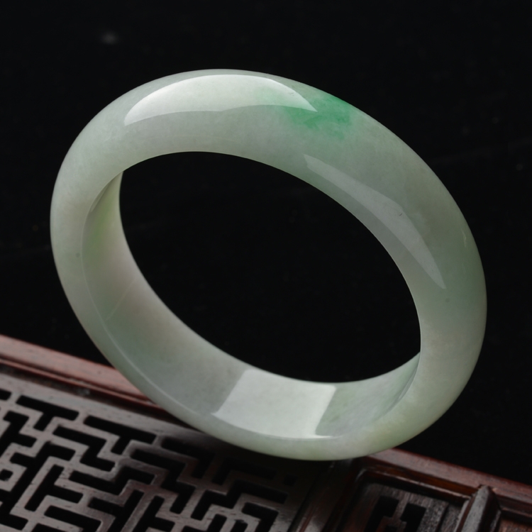 (超值推荐)糯冰种晴水略飘翠手镯(57.5mm)