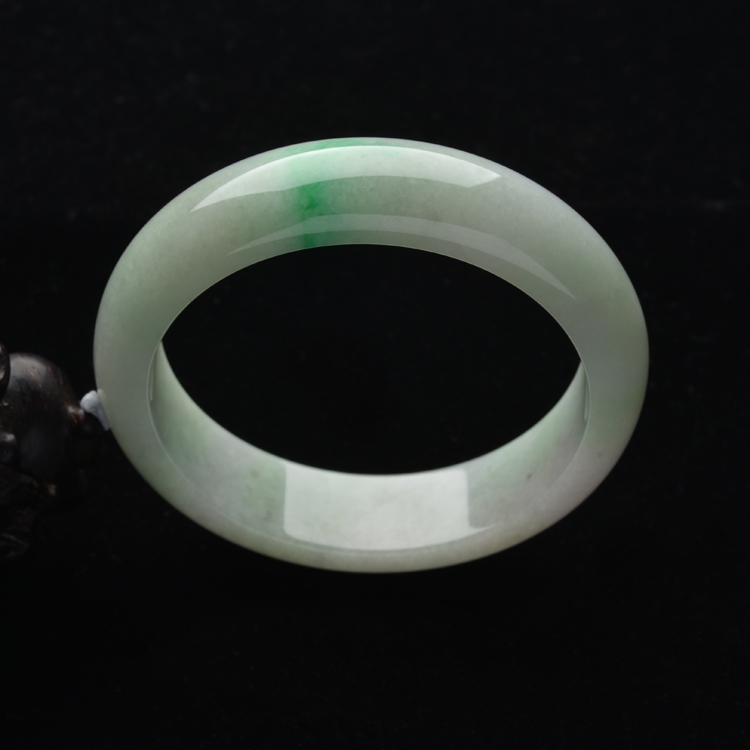 (超值推荐)糯冰种晴水略飘翠手镯(57.5mm)