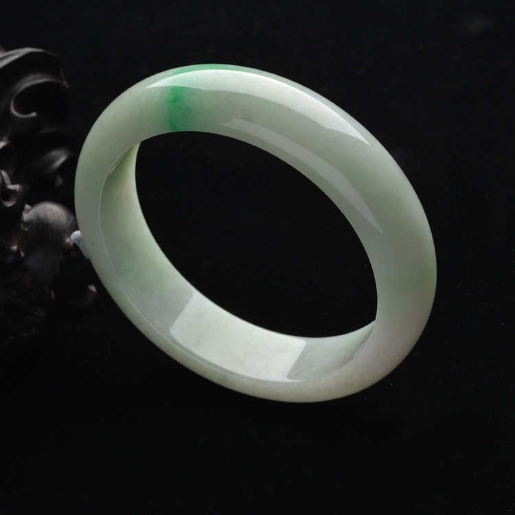 (超值推荐)糯冰种晴水略飘翠手镯(57.5mm)
