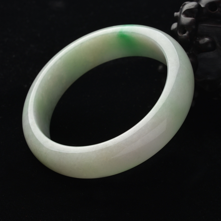 (超值推荐)糯冰种晴水略飘翠手镯(57.5mm)