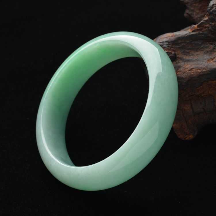 (超值推荐)糯冰种豆绿手镯(59mm)