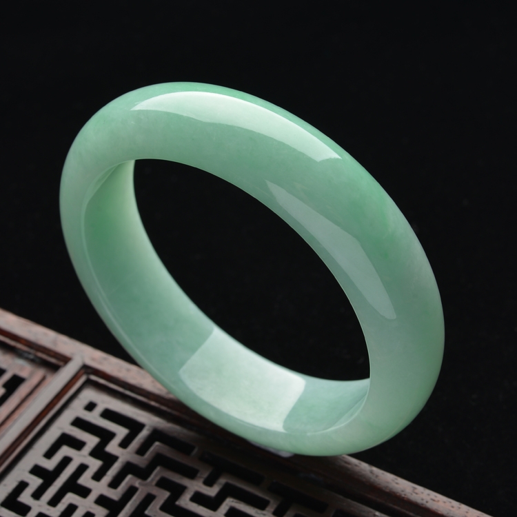 (超值推荐)糯冰种豆绿手镯(59mm)