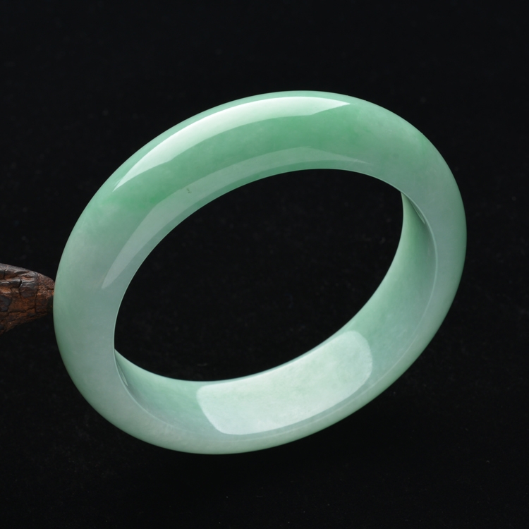 (超值推荐)糯冰种豆绿手镯(59mm)