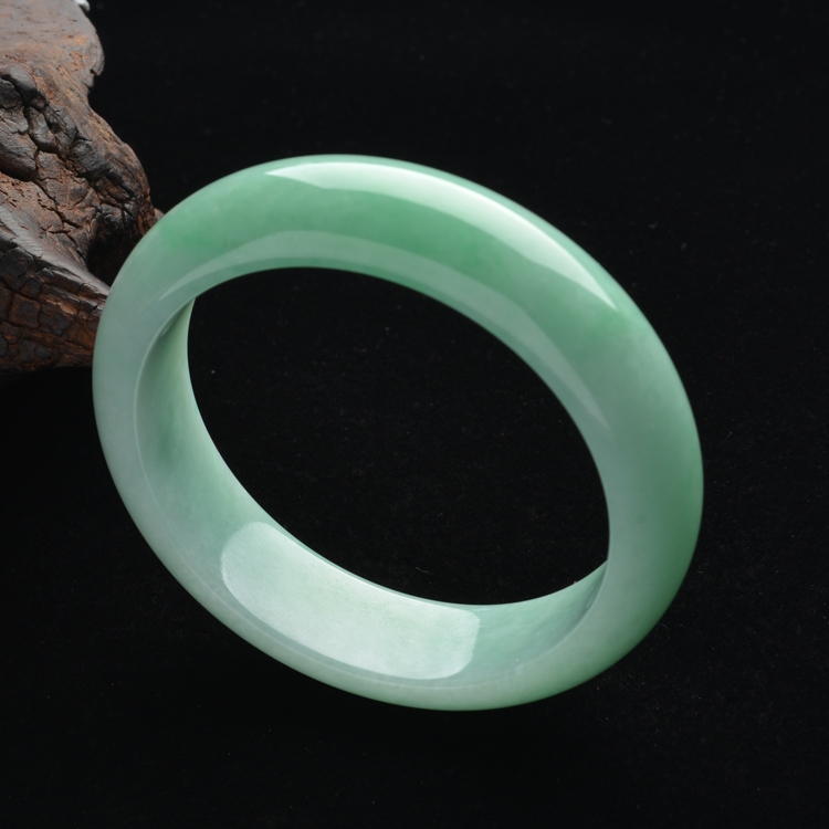 (超值推荐)糯冰种豆绿手镯(59mm)