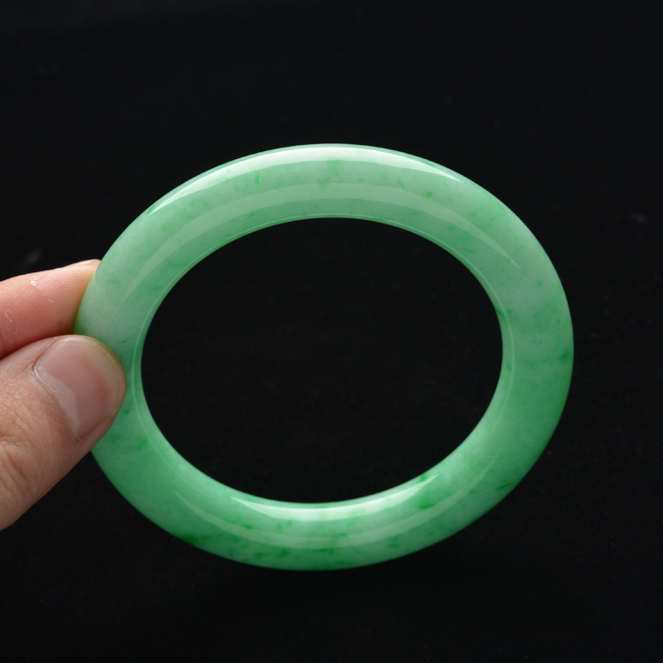 (超值推荐)糯冰种翠色圆条手镯(58.5mm)