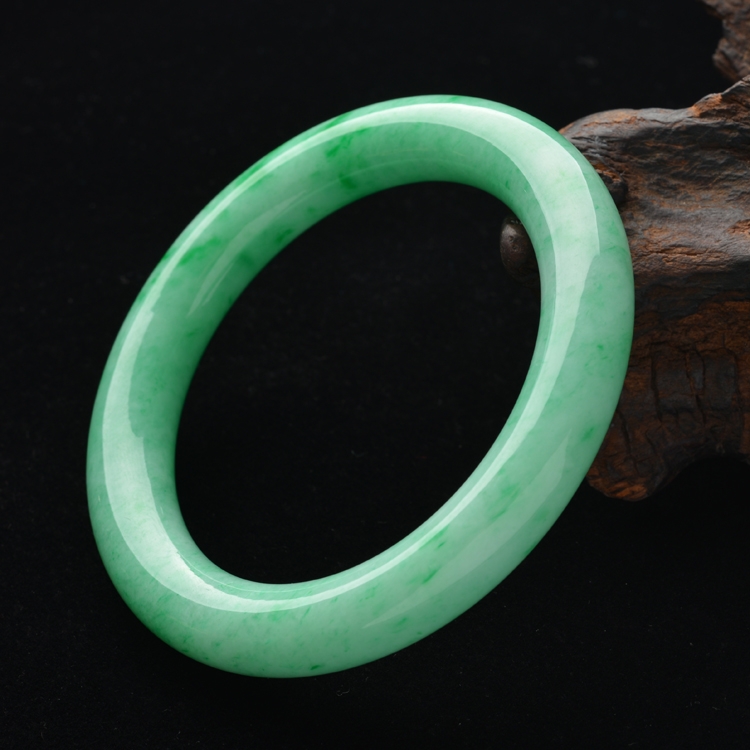 (超值推荐)糯冰种翠色圆条手镯(58.5mm)