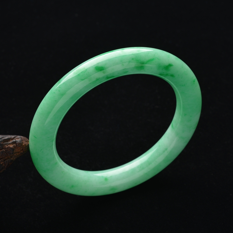 (超值推荐)糯冰种翠色圆条手镯(58.5mm)