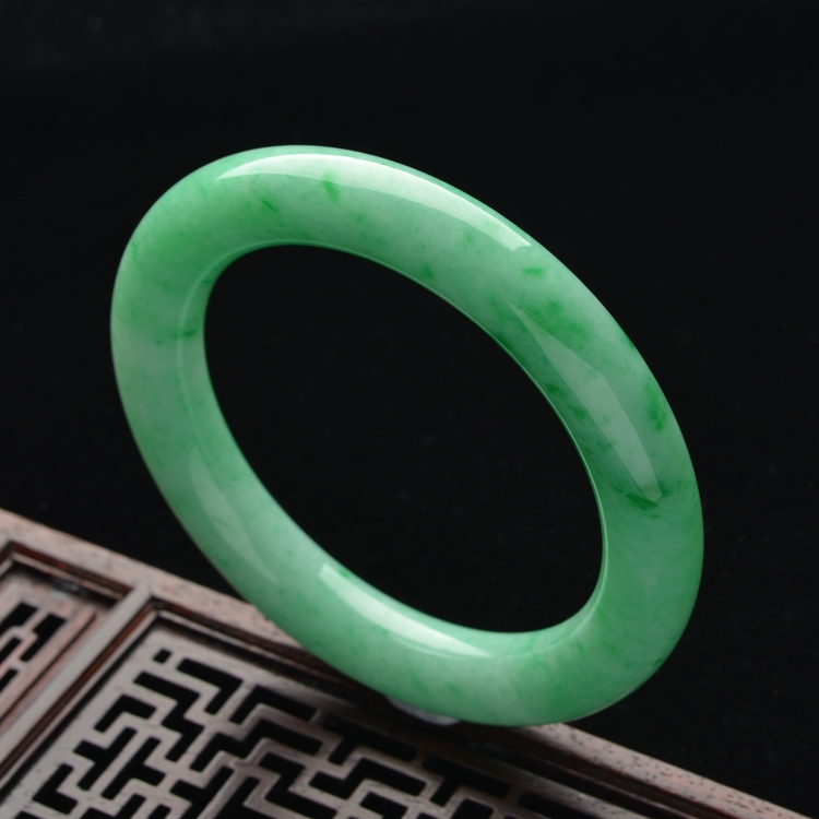 (超值推荐)糯冰种翠色圆条手镯(58.5mm)