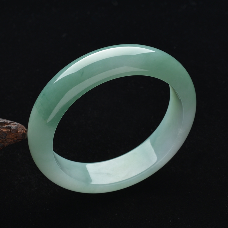 (超值推荐)糯冰种晴水略飘花手镯(58.5mm)