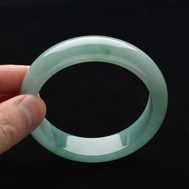(超值推荐)糯冰种晴水略飘花手镯(58.5mm)