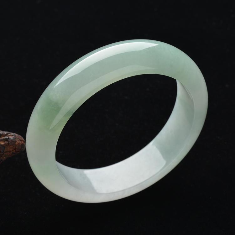 (超值推荐)糯冰种淡晴水略飘花手镯(58.5mm)