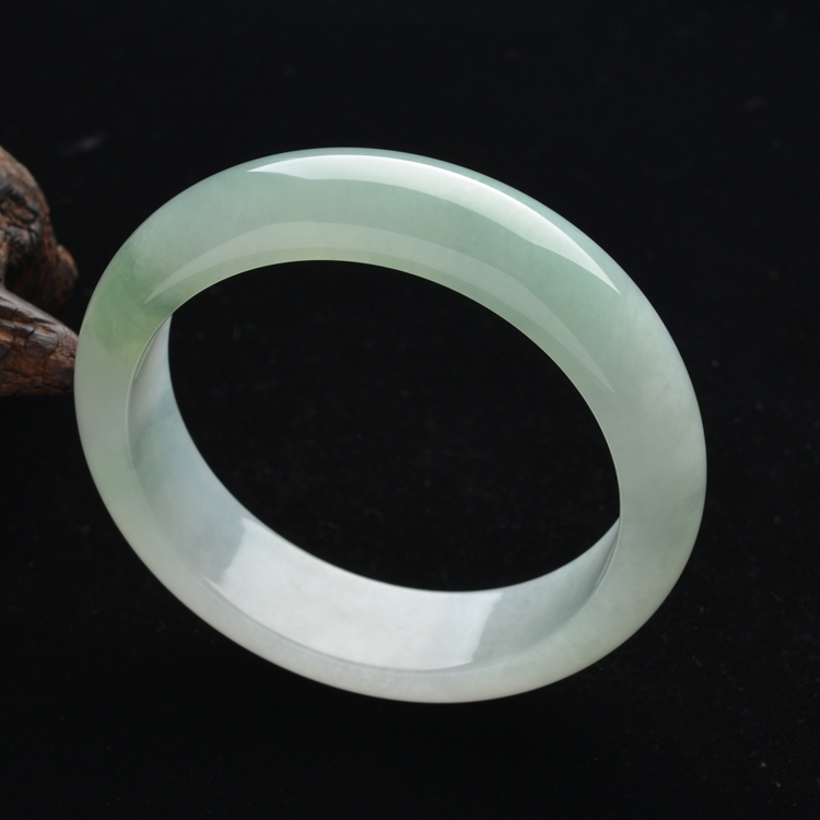 (超值推荐)糯冰种淡晴水略飘花手镯(58.5mm)