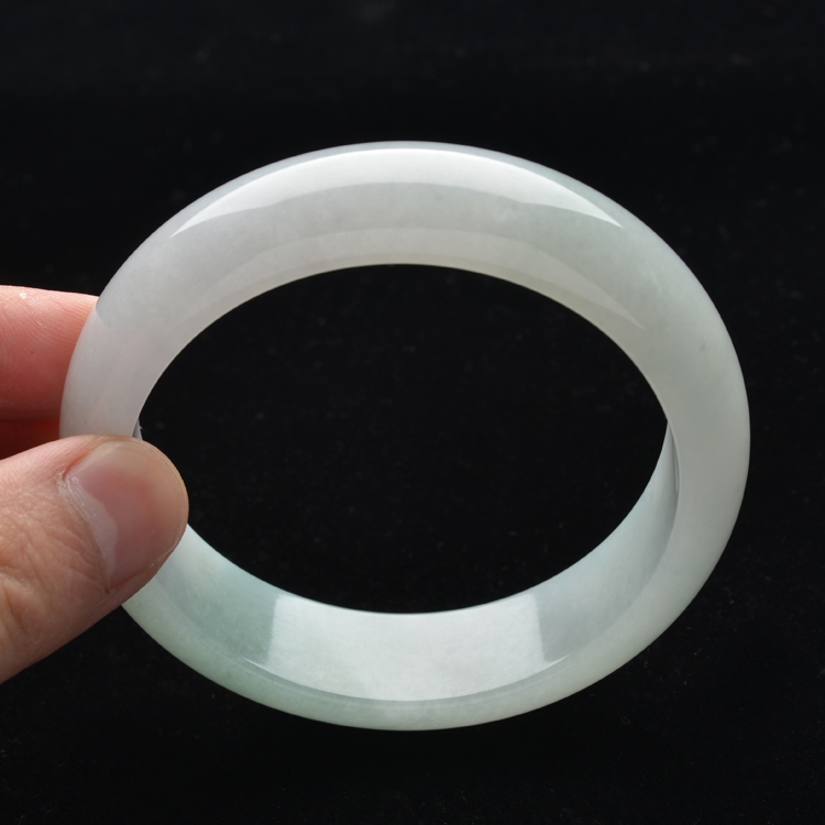 (超值推荐)糯冰种略带晴水手镯(59.4mm)