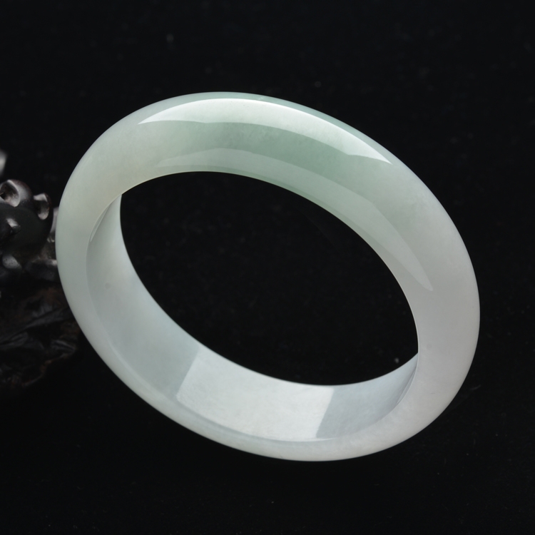 (超值推荐)糯冰种略带晴水手镯(59.4mm)