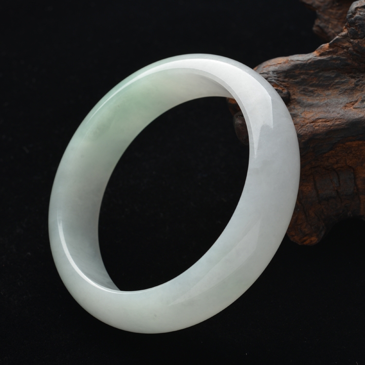 (超值推荐)糯冰种略带晴水手镯(59.4mm)