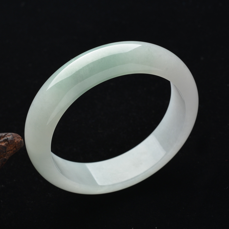 (超值推荐)糯冰种略带晴水手镯(59.4mm)