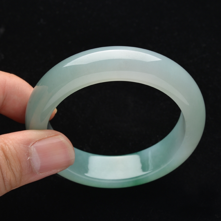 (超值推荐)糯冰种晴水略飘花手镯(57.6mm)