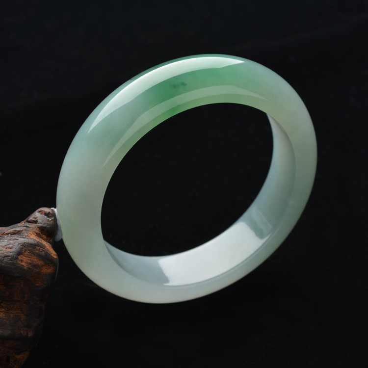 (超值推荐)糯冰种晴水略飘花手镯(57.6mm)