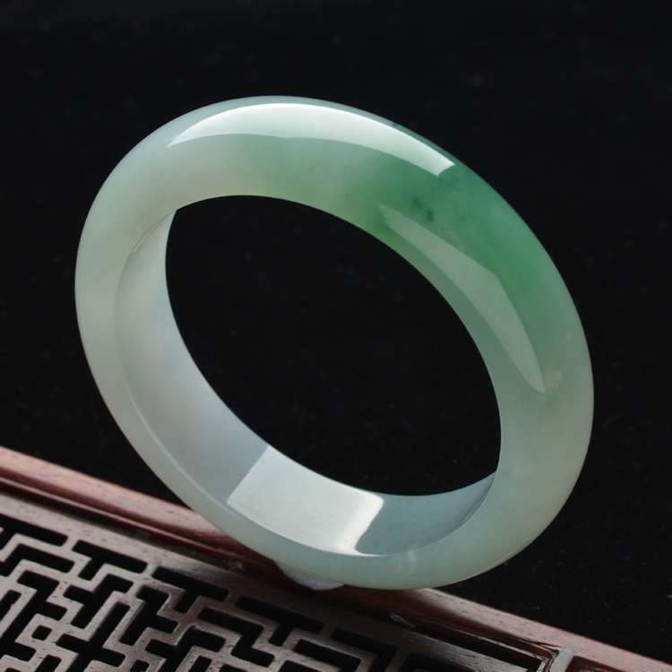 (超值推荐)糯冰种晴水略飘花手镯(57.6mm)