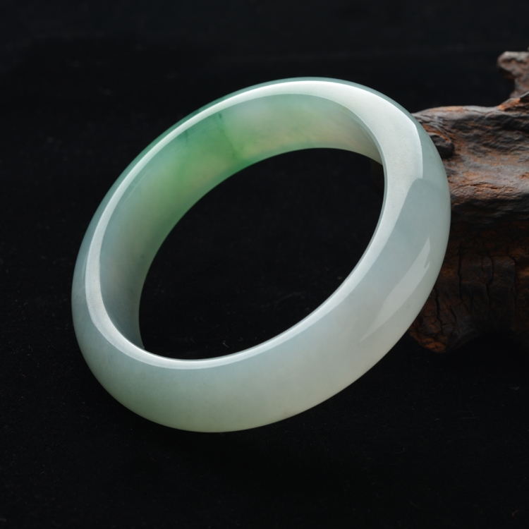 (超值推荐)糯冰种晴水略飘花手镯(57.6mm)