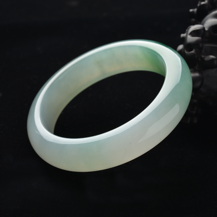 (超值推荐)糯冰种晴水略飘花手镯(58.6mm)
