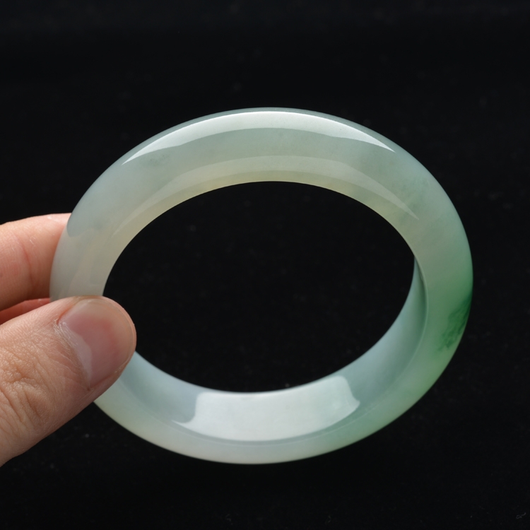 (超值推荐)糯冰种晴水略飘花手镯(58.6mm)