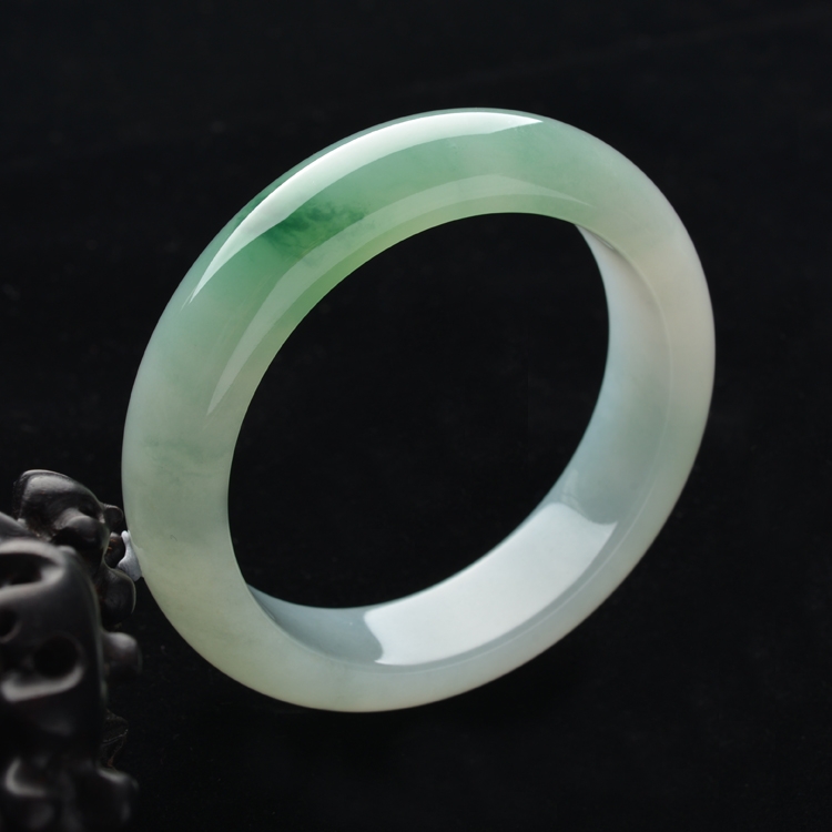 (超值推荐)糯冰种晴水略飘花手镯(58.6mm)