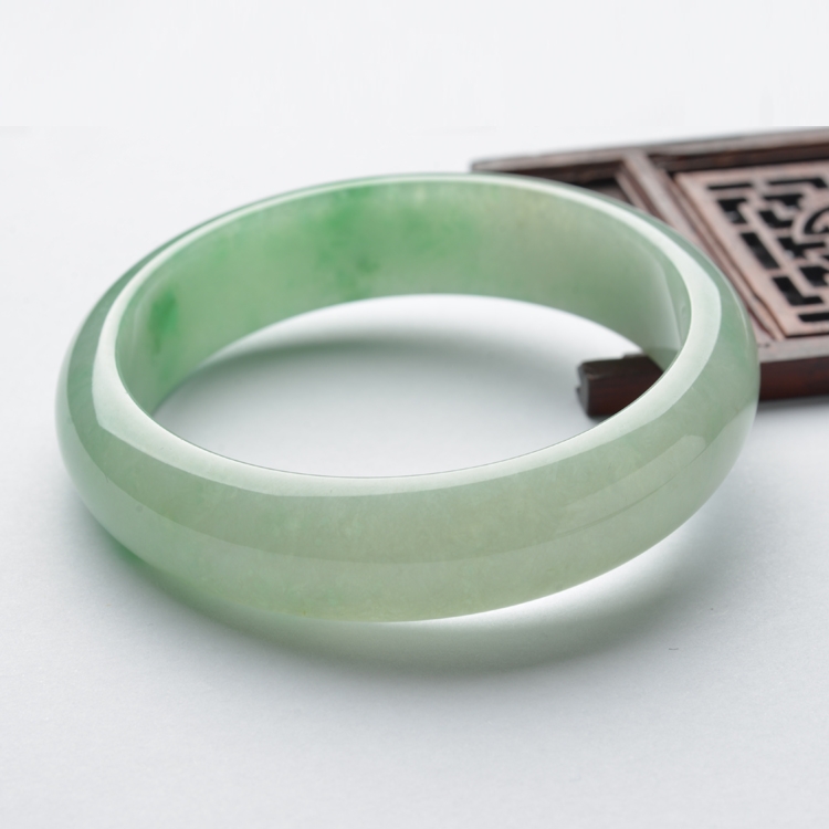 (超值推荐)糯冰种晴水飘翠手镯(59.7mm)