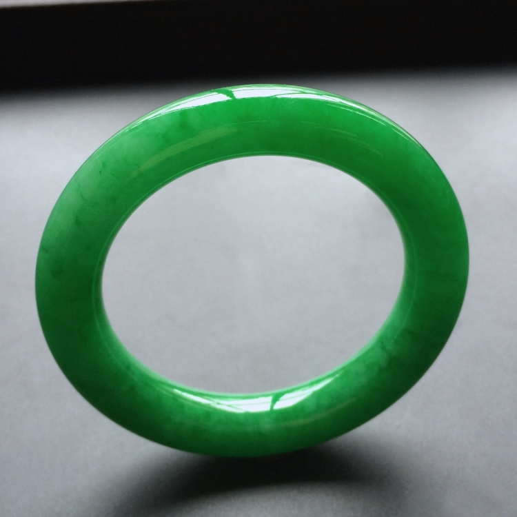 (超值推荐)糯冰种正阳绿圆条手镯(54.5mm)