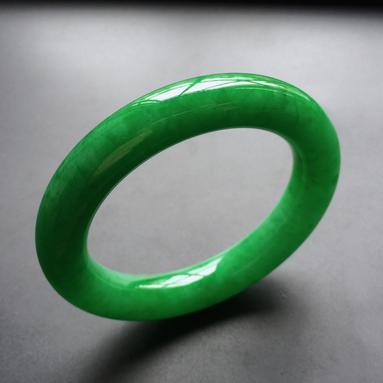 (超值推荐)糯冰种正阳绿圆条手镯(54.5mm)