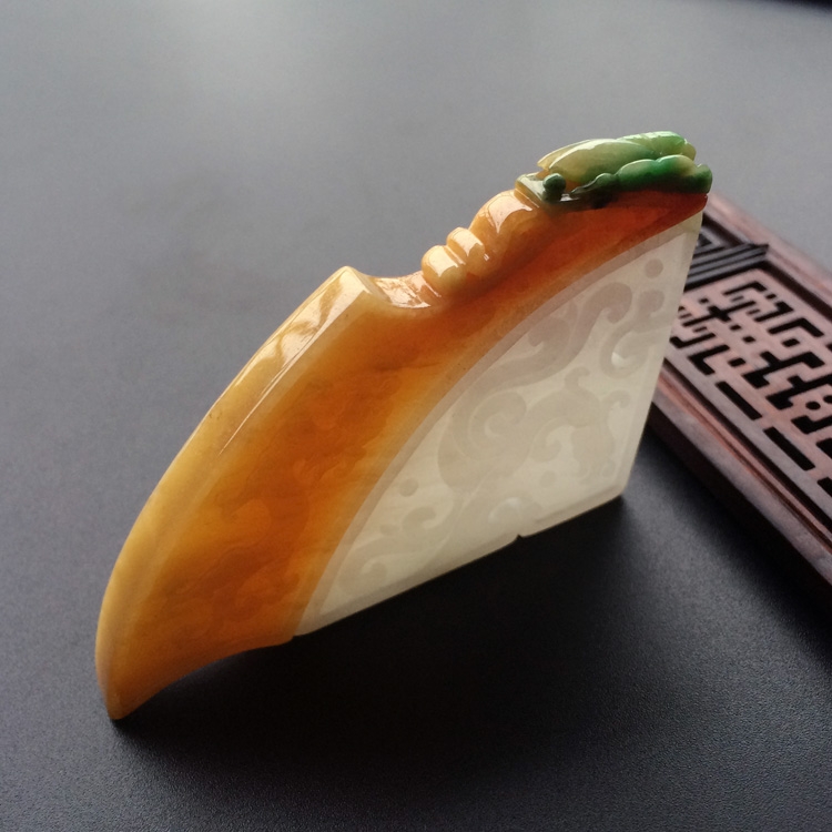 (超值推荐)糯冰种三彩仿古龙凤牌挂件