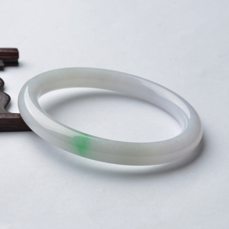 (超值推荐)糯冰种白底青圆条手镯(52.4mm)