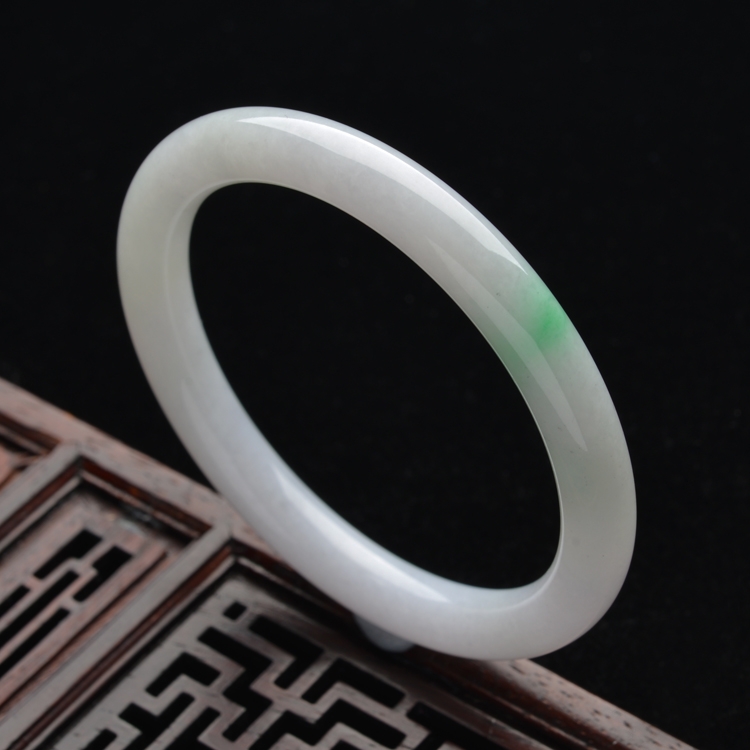 (超值推荐)糯冰种白底青圆条手镯(52.4mm)