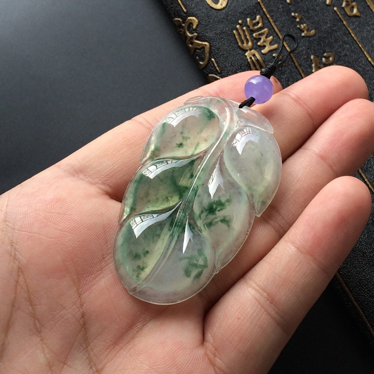 (超值推荐)冰种飘花玉叶挂件