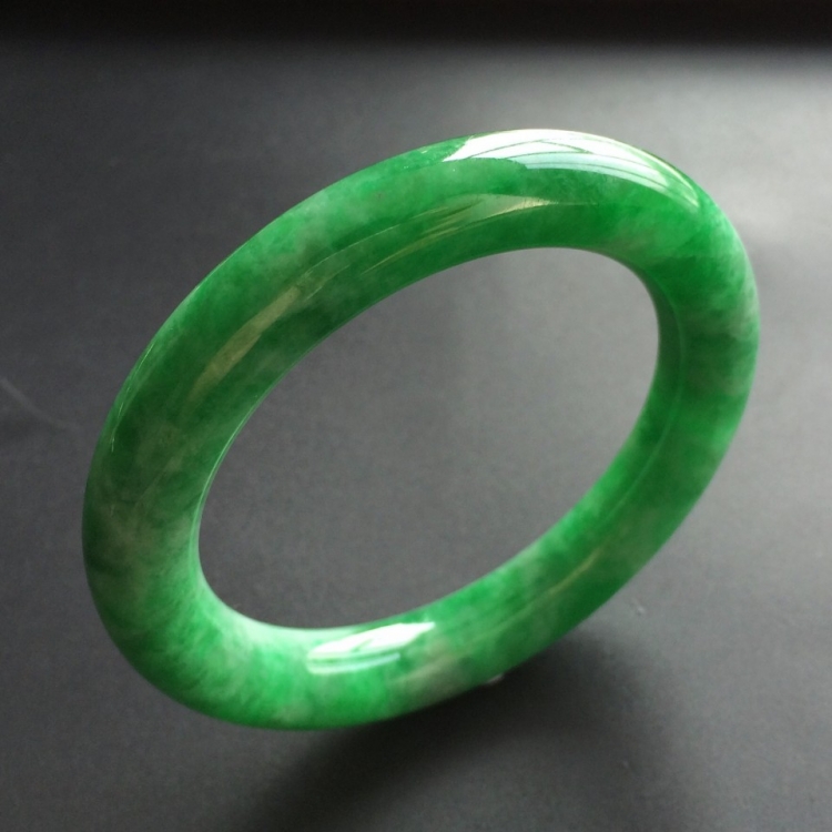 (超值推荐)糯冰种翠色圆条手镯(56.2mm)