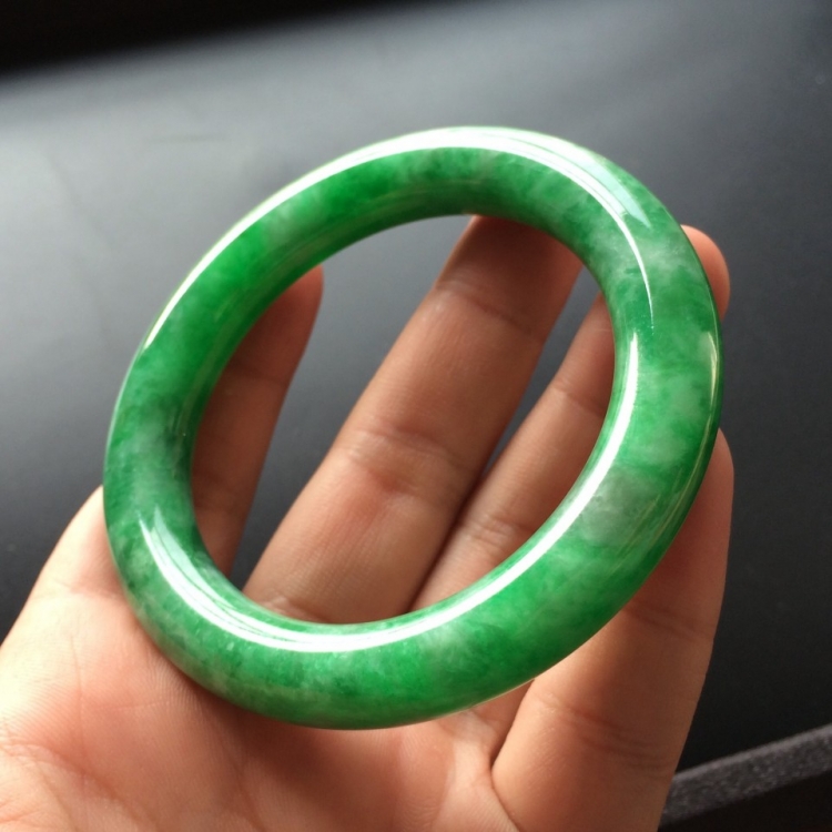 (超值推荐)糯冰种翠色圆条手镯(56.2mm)