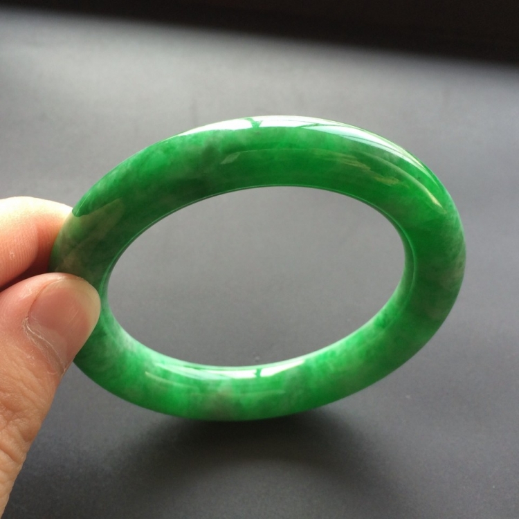 (超值推荐)糯冰种翠色圆条手镯(56.2mm)