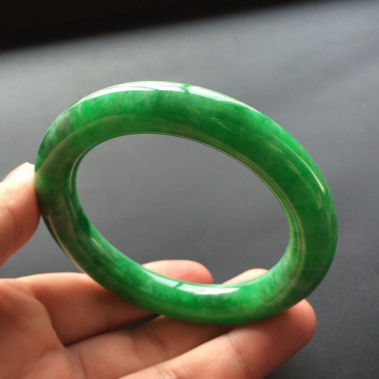 (超值推荐)糯冰种翠色圆条手镯(56.2mm)