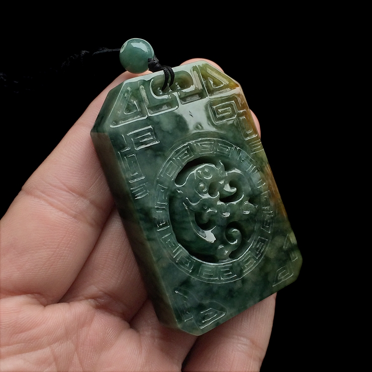 糯冰种飘花略带褐黄翡仿古龙牌挂件
