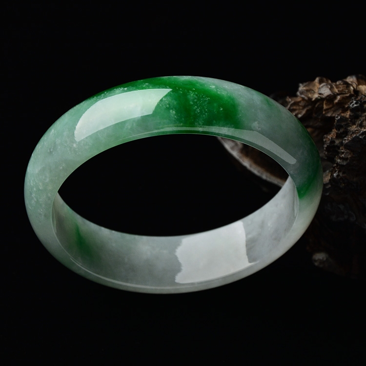 （超值推荐）糯冰种飘阳绿贵妃镯（55.8mm-48.6mm）