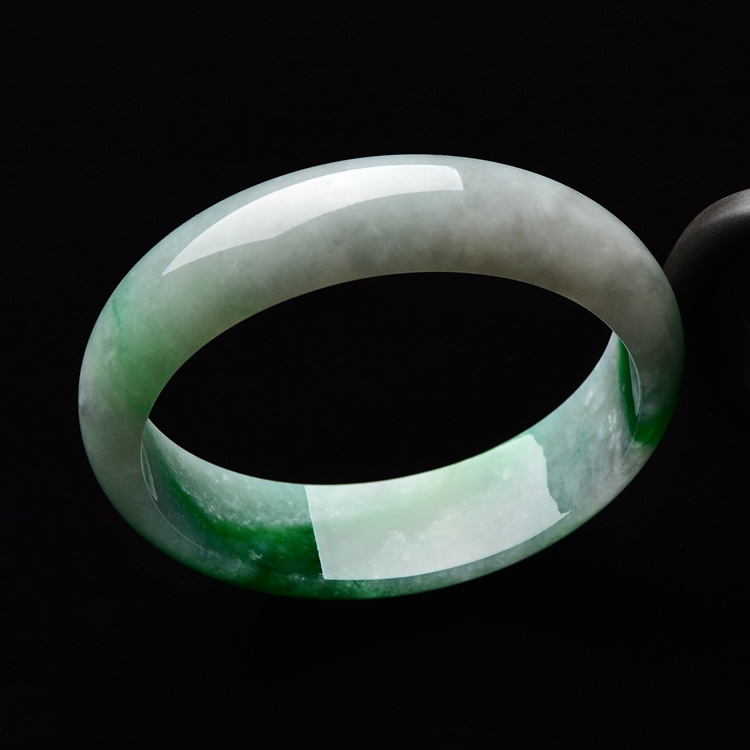 （超值推荐）糯冰种飘阳绿贵妃镯（55.8mm-48.6mm）