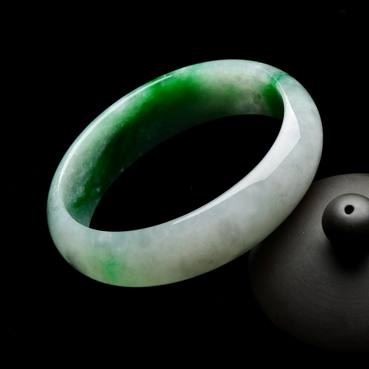 （超值推荐）糯冰种飘阳绿贵妃镯（55.8mm-48.6mm）