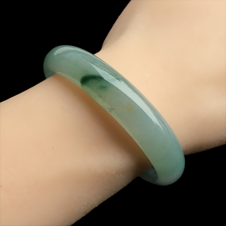 （超值推荐）糯冰种飘花手镯（58.1mm）