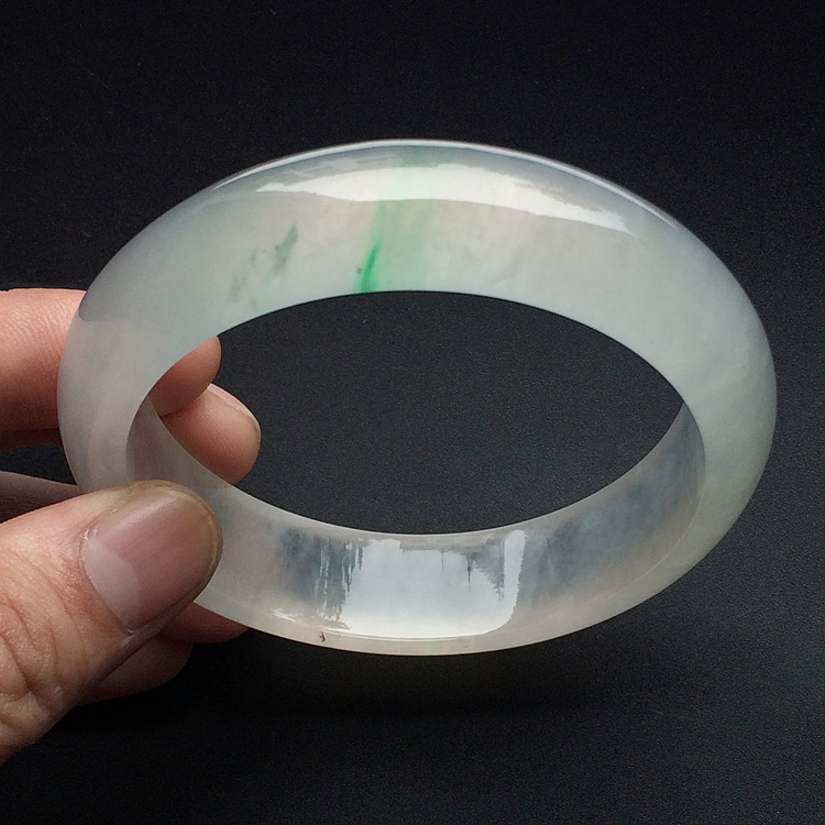 （超值推荐）冰玻种略飘翠手镯（60.6mm）