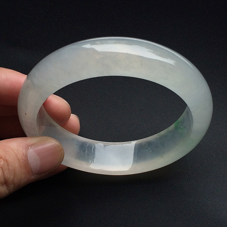 （超值推荐）冰玻种略飘翠手镯（60.6mm）