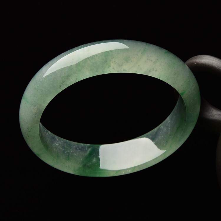 （超值推荐）冰种飘绿花贵妃镯（55mm-49.2mm）