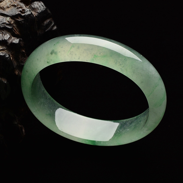（超值推荐）冰种飘绿花贵妃镯（55mm-49.2mm）