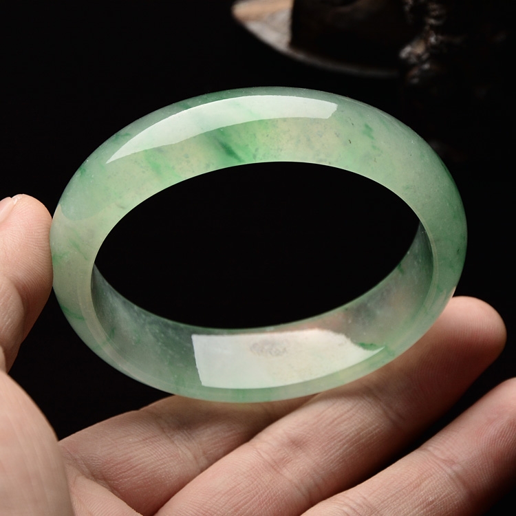 （超值推荐）冰种飘绿花贵妃镯（55mm-49.2mm）